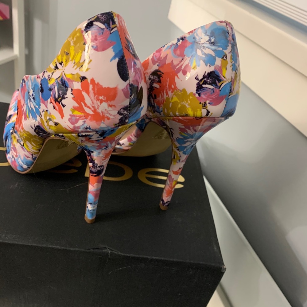 Shose - Picture 3 of 7